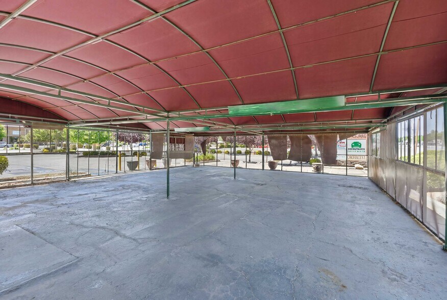 More Photos Of 2140 E Palmdale Blvd, Palmdale Unknown For Lease