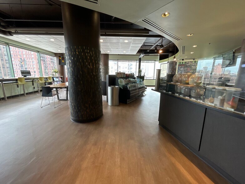 More Photos Of 1030 N Clark St, Chicago Office For Lease