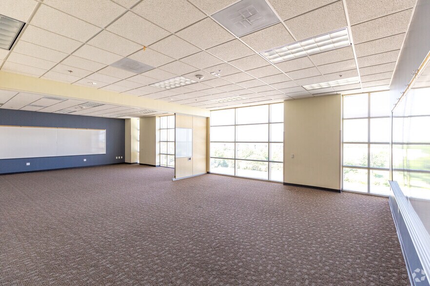 More Photos Of 610 Uptown Blvd, Cedar Hill Office For Lease