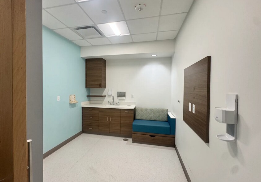 More Photos Of 101 W Southmore Ave, Pasadena Storefront Retail Office For Lease