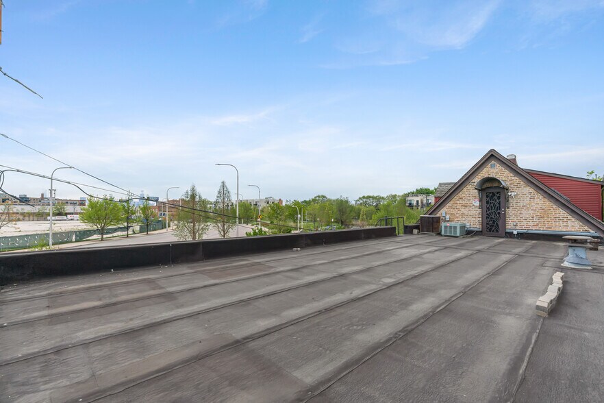 More Photos Of 2331 N Elston Ct, Chicago Industrial For Sale