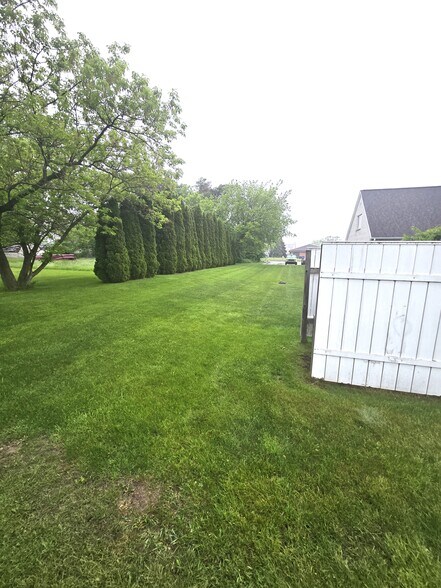 More Photos Of 690 S Trumbull St, Bay City Loft Creative Space For Sale