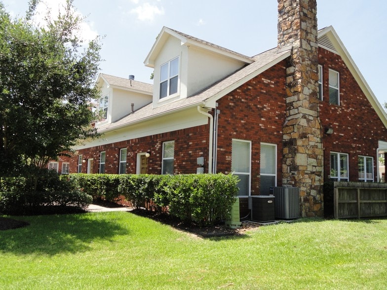 More Photos Of 7 Grogans Park Dr, Spring Loft Creative Space For Lease