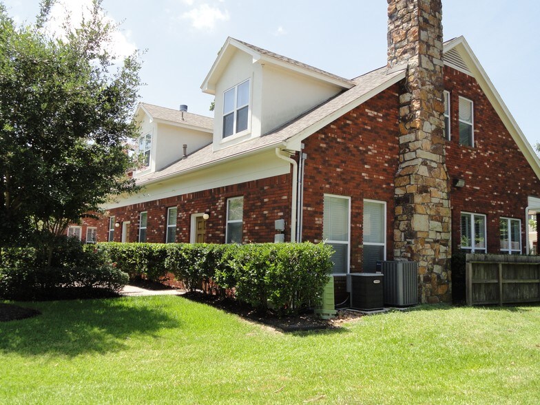 More Photos Of 7 Grogans Park Dr, Spring Loft Creative Space For Lease