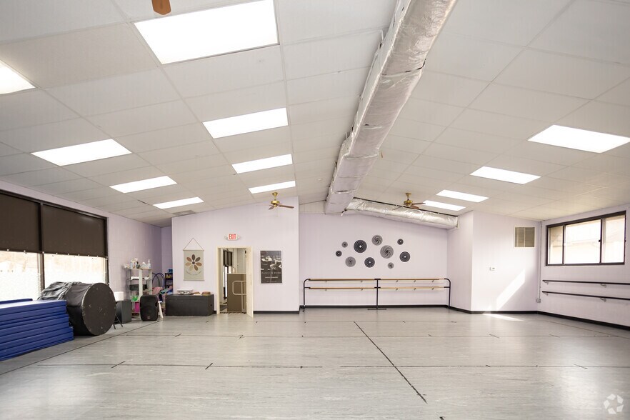 More Photos Of 10151-10155 Main St, Clarence Light Distribution For Sale