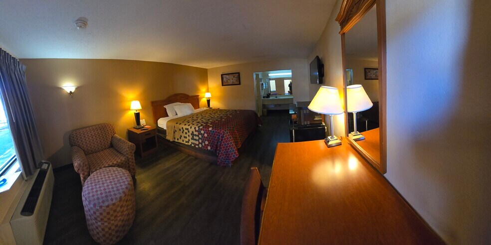 More Photos Of 1507 N Tibbs Rd, Dalton Hotel For Sale