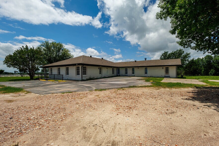 More Photos Of 4877 Sam Rayburn Hwy, Anna Office For Lease