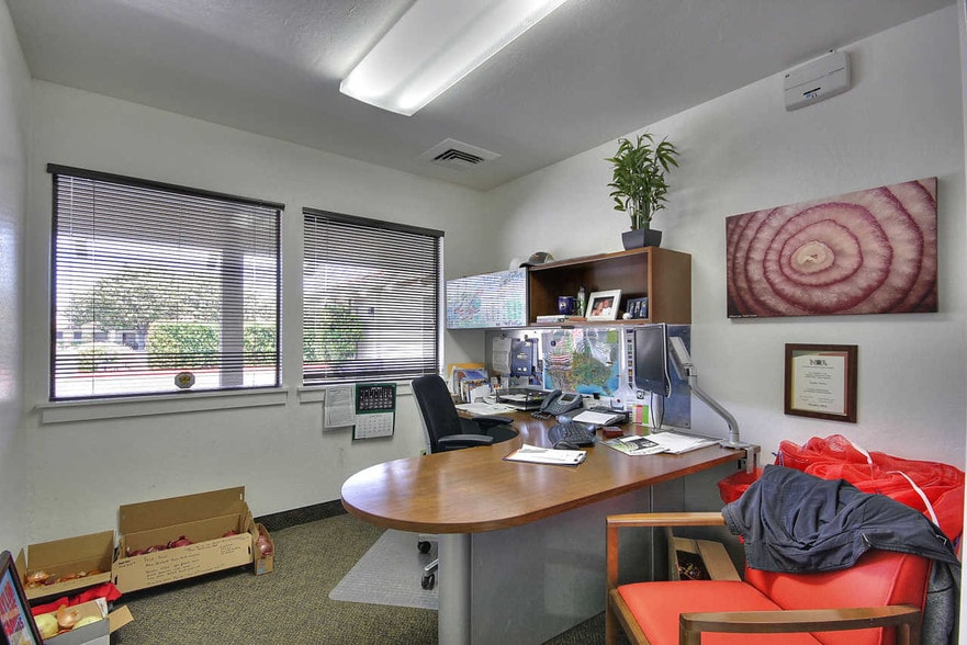 More Photos Of 911-915 Blanco Cir, Salinas Office For Lease