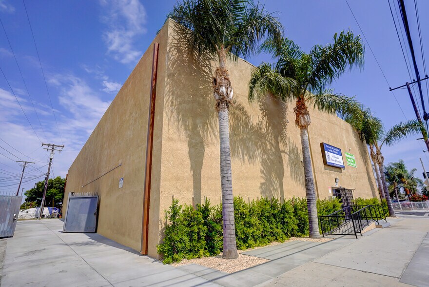 More Photos Of 950 S Central Ave, Compton Schools For Sale