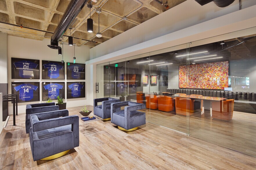 More Photos Of 2625 Townsgate Rd, Westlake Village Office For Lease