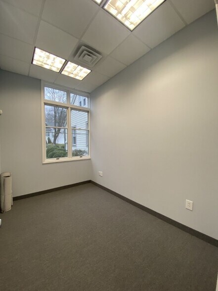 More Photos Of 1 Hunter Ave, Armonk Medical For Lease