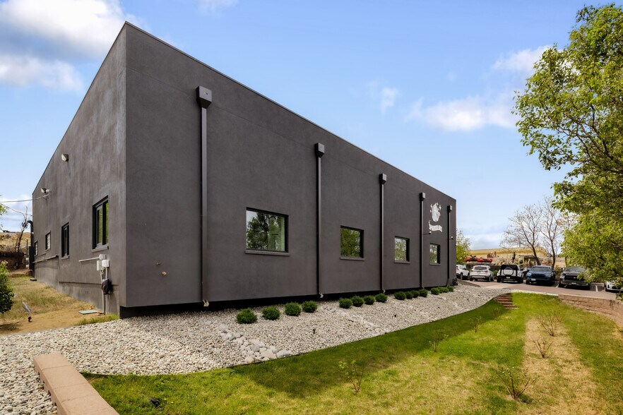 More Photos Of 2192 W College Ave, Englewood Warehouse For Sale