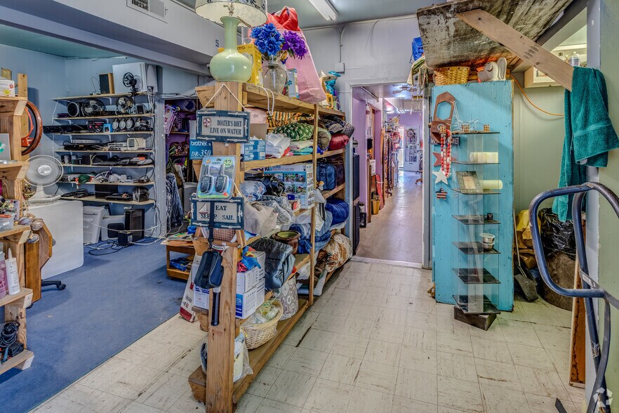 More Photos Of 1502 S Hackberry St, San Antonio Freestanding For Sale