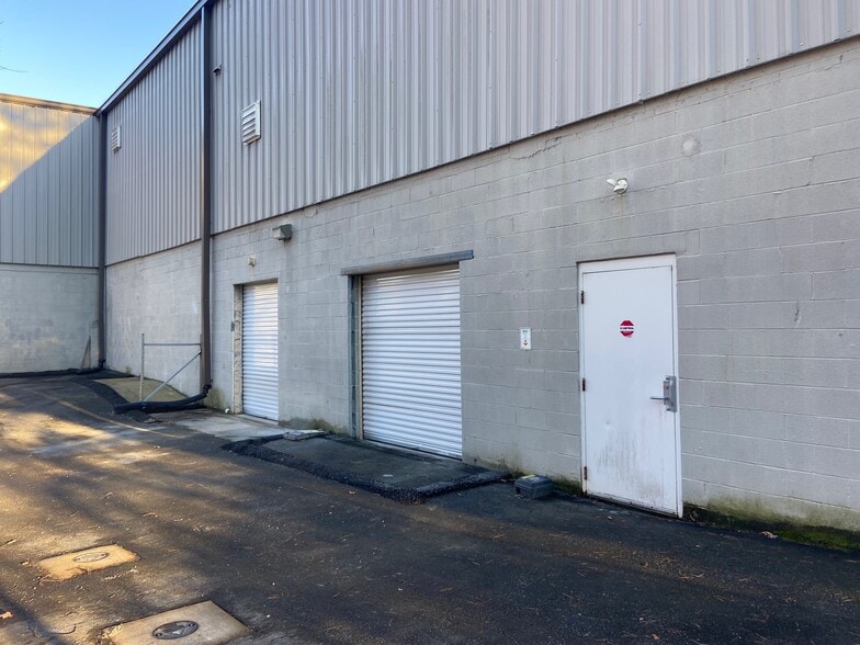 More Photos Of 4746 Sweden Rd, Charlotte Warehouse For Lease