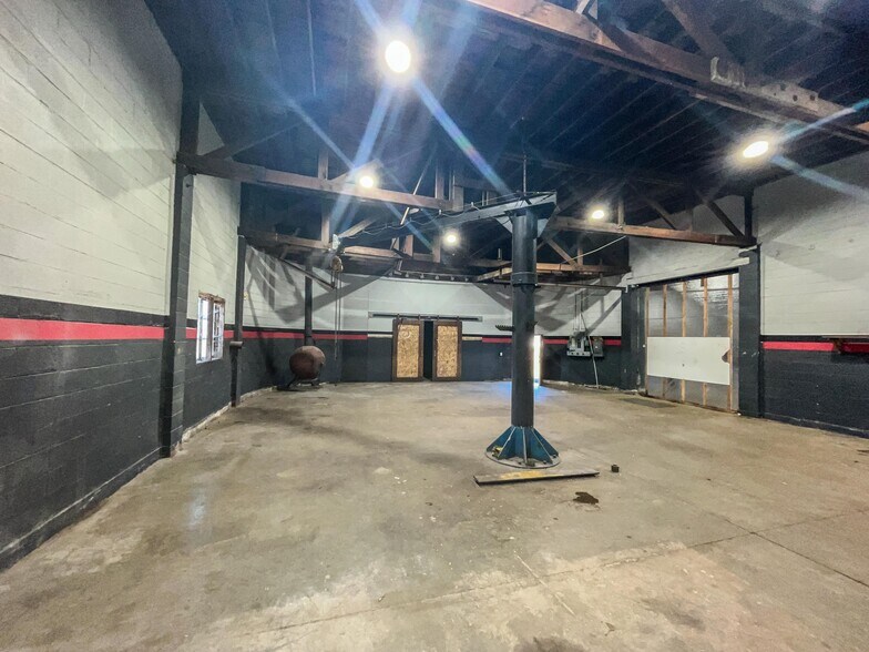 More Photos Of 28401 Salmon River Hwy, Grand Ronde Service For Lease