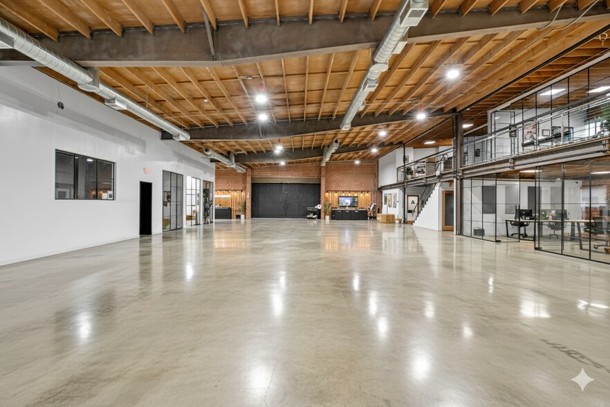 Primary Photo Of 1604 Venice Blvd, Los Angeles Showroom For Lease