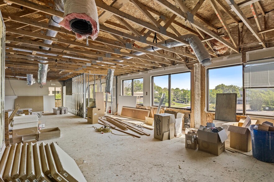 More Photos Of 160 Prosperous Pl, Lexington Medical For Sale