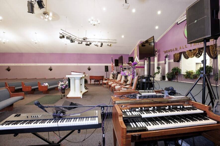 More Photos Of 7848 S 27th Ave, Laveen Religious Facility For Sale