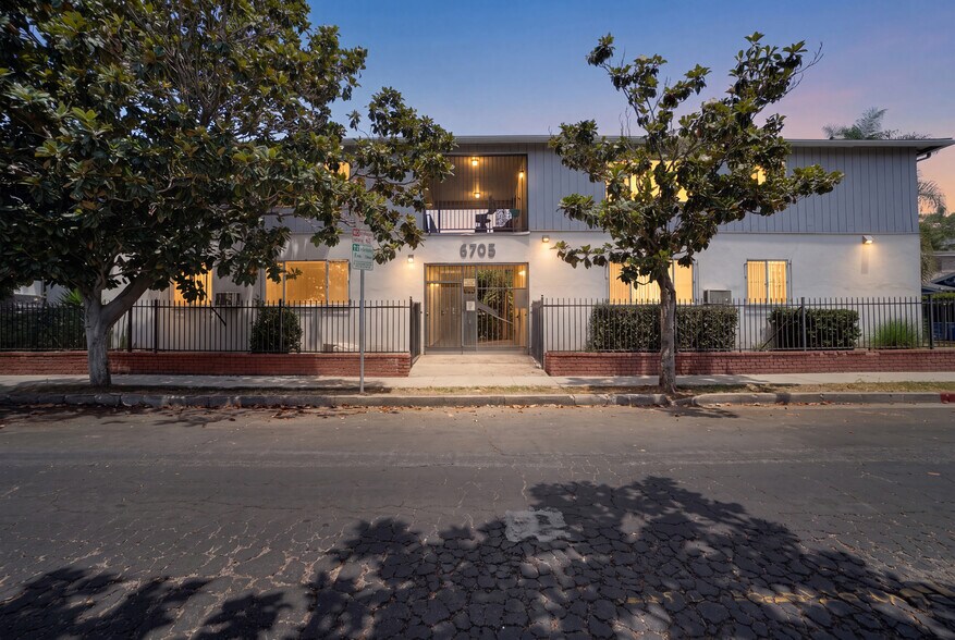 Primary Photo Of 6705 De Longpre Ave, Los Angeles Apartments For Sale