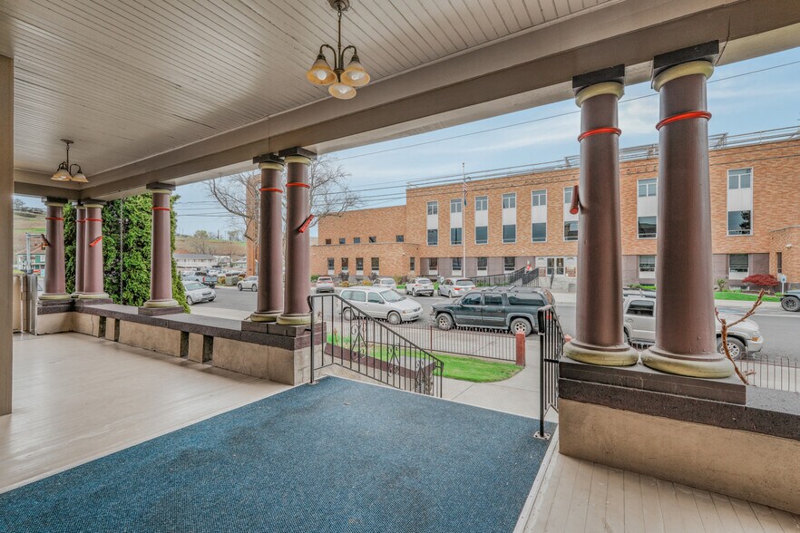 More Photos Of 233 SE 4th St, Pendleton Restaurant For Sale