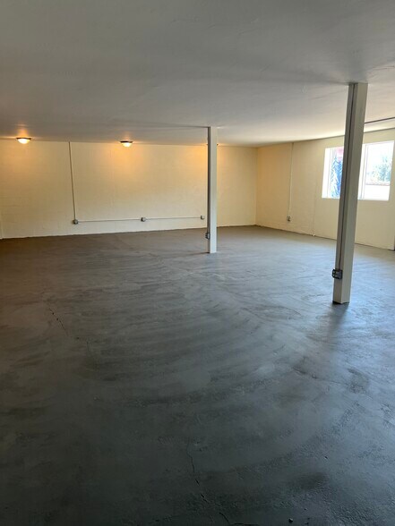 More Photos Of 48017 Highway 58, Oakridge Storefront For Sale