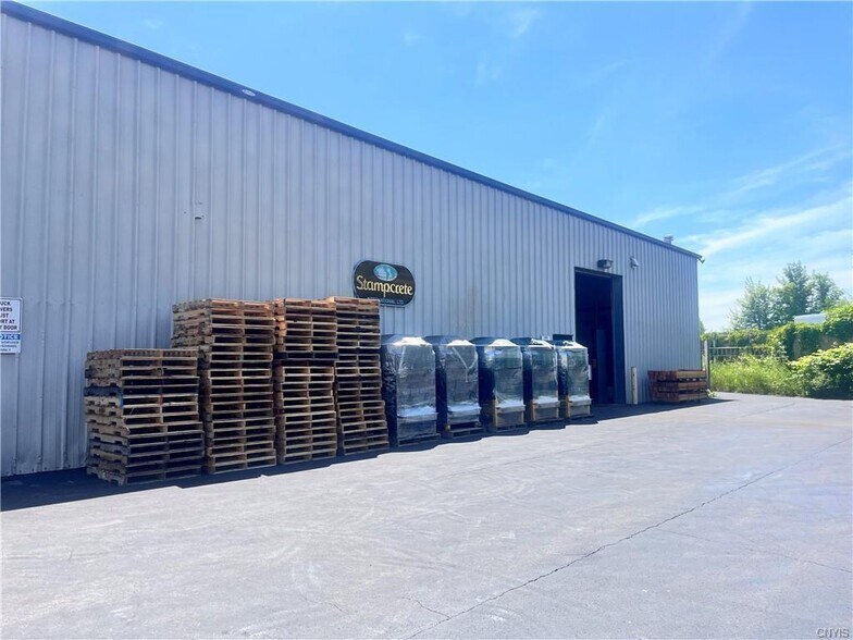 More Photos Of 325 Commerce Blvd, Liverpool Light Manufacturing For Sale