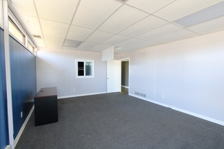 More Photos Of 3045 S Meridian St, Indianapolis Office For Sale