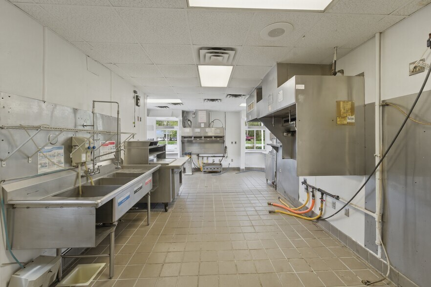 More Photos Of 5079 James Madison Pky, King George Fast Food For Sale