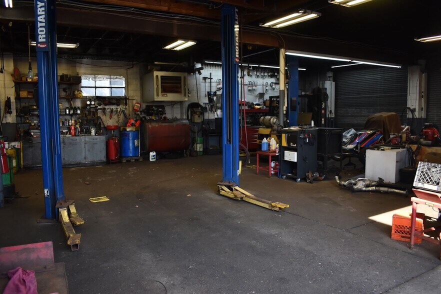 More Photos Of 2430 Old Welsh Rd, Willow Grove Auto Repair For Sale