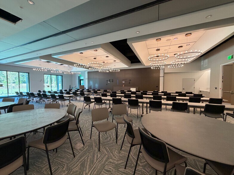 More Photos Of 511 Government Ave, Valparaiso Office For Lease