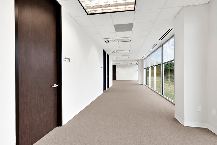 More Photos Of 7900 N Sam Houston Pky W, Houston Office For Lease