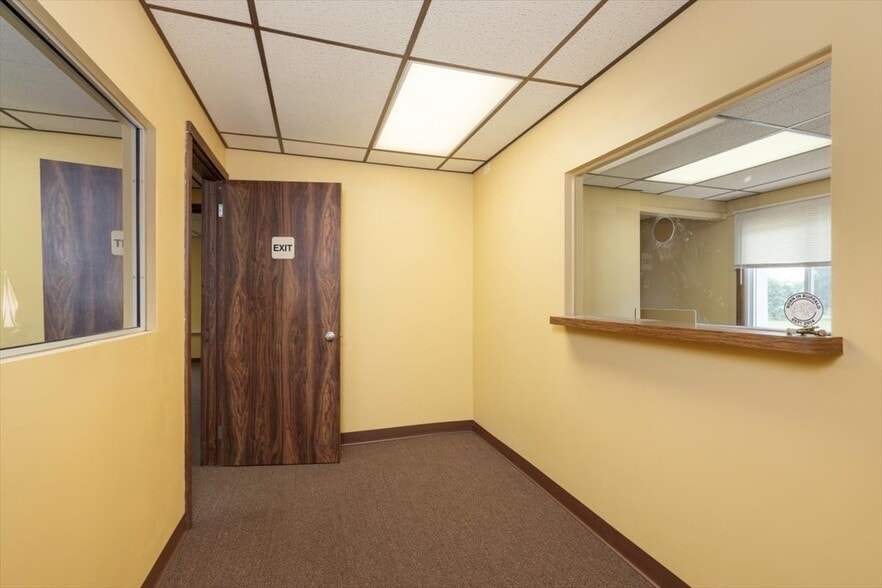 More Photos Of 932 French Rd, Cheektowaga Office For Sale