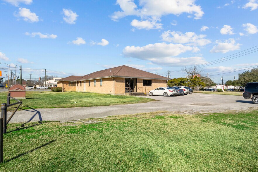 More Photos Of 1601 Liberty St, Richmond Medical For Lease