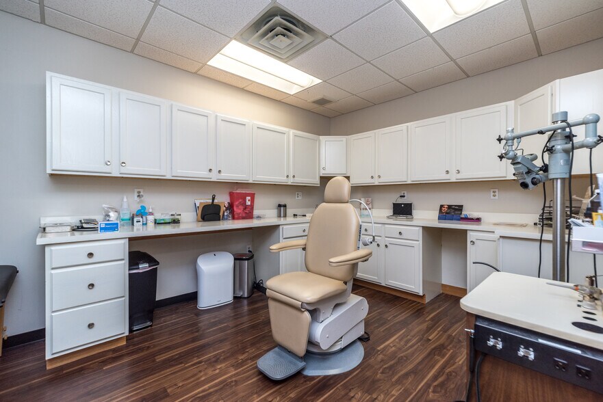 More Photos Of 301 West Chester Pike, Havertown Medical For Sale