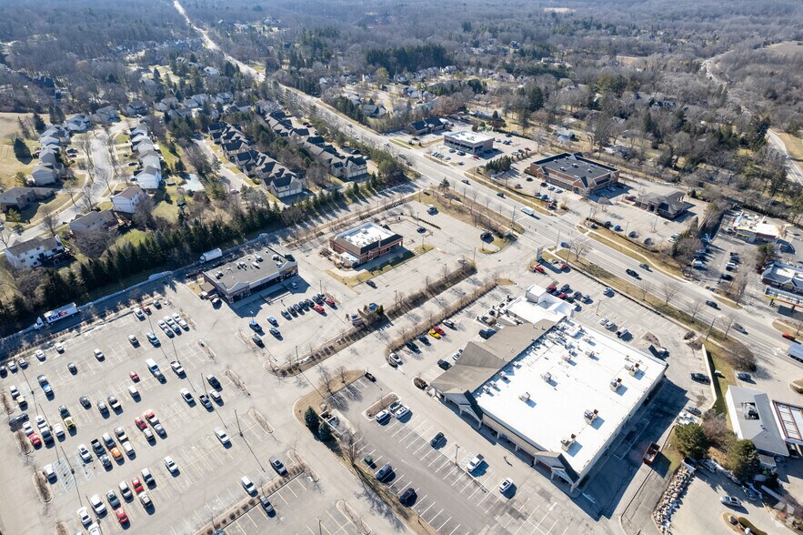 More Photos Of 131 S Milford Rd, Milford Freestanding For Lease