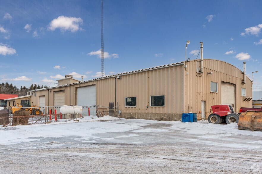 More Photos Of 3650 Boul Guillaume Couture, Lévis Warehouse For Sale