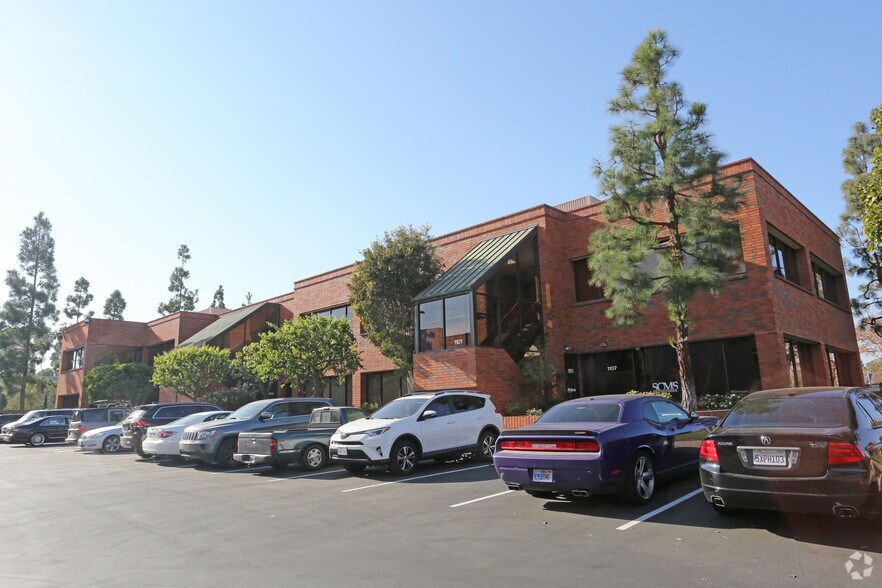 More Photos Of 1101-1111 Quail St, Newport Beach Office For Lease