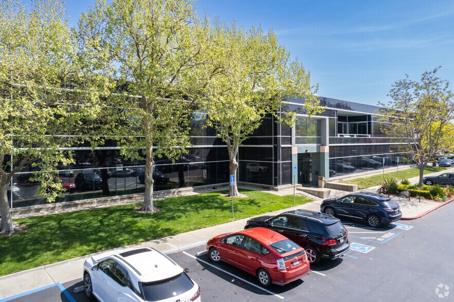 More Photos Of 5924 Stoneridge Dr, Pleasanton Medical For Lease