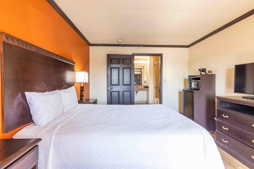 More Photos Of 8217 S I-35 Service Rd, Oklahoma City Hotel For Sale