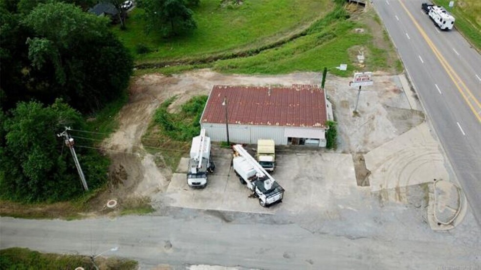 More Photos Of 909 S Garfield Ave, Kiowa Convenience Store For Sale