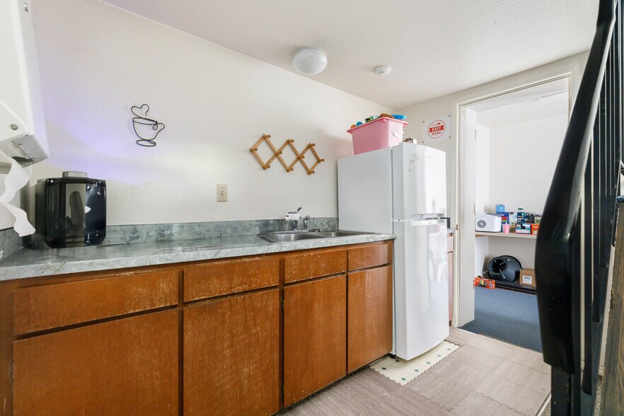 More Photos Of 35 SE Ely St, Oak Harbor Office For Sale