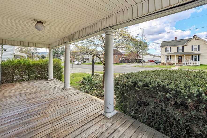 More Photos Of 628 S Colorado St, Salem Office For Sale