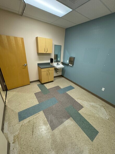 More Photos Of 4237 S Pipkin Rd, Lakeland Medical For Sale