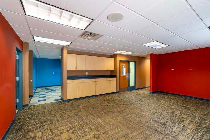 More Photos Of 3303 Terminal Dr, Eagan Warehouse For Lease