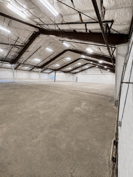 More Photos Of 99 Farm Rd, Bangor Warehouse For Lease