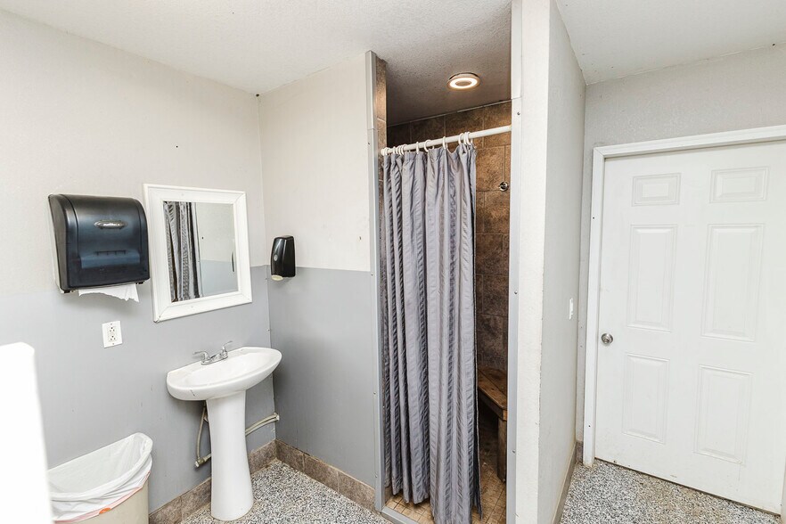 More Photos Of 1663 Georgia Rd, Humboldt Specialty For Sale