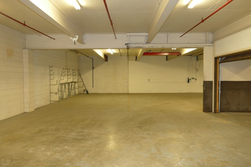 More Photos Of 1521-1525 NW Ballard Way, Seattle Warehouse For Lease