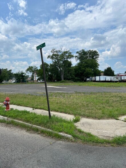 More Photos Of Railroad Ave, Belford Land For Lease