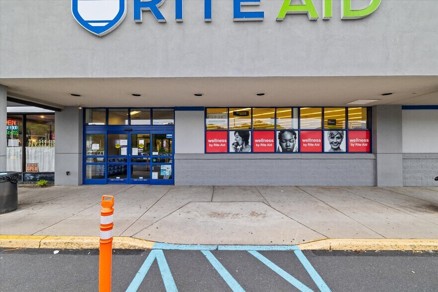 More Photos Of 44 Kings Vlg, Minersville Drugstore For Lease