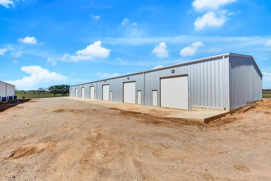 More Photos Of 343 Miracle Mile, Stonewall Warehouse For Lease